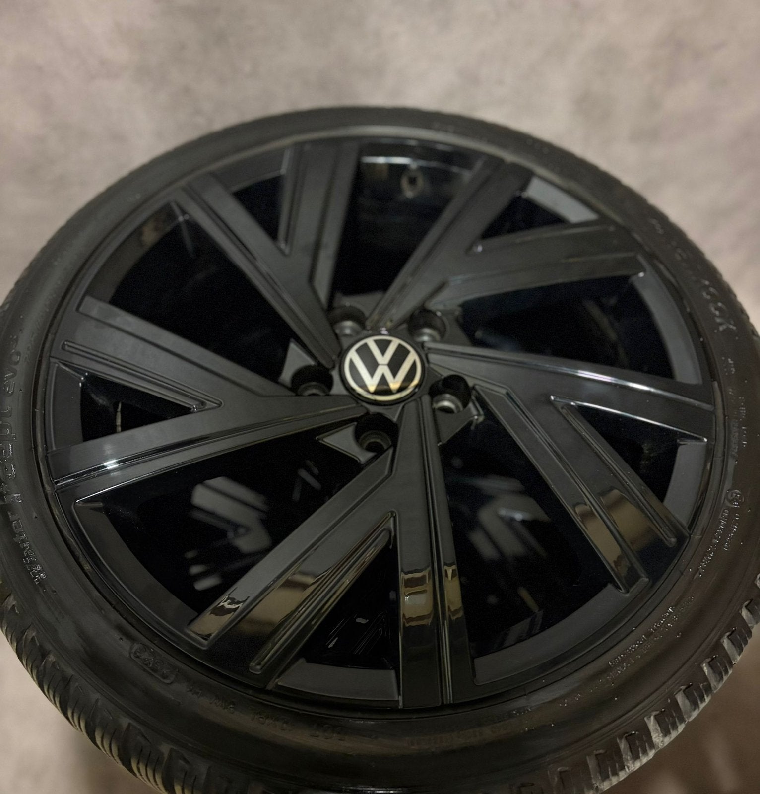 Volkswagen Golf velgen orgineel met winterbanden nieuw, 18 inch, Banden en Velgen, 225 mm, Winterbanden