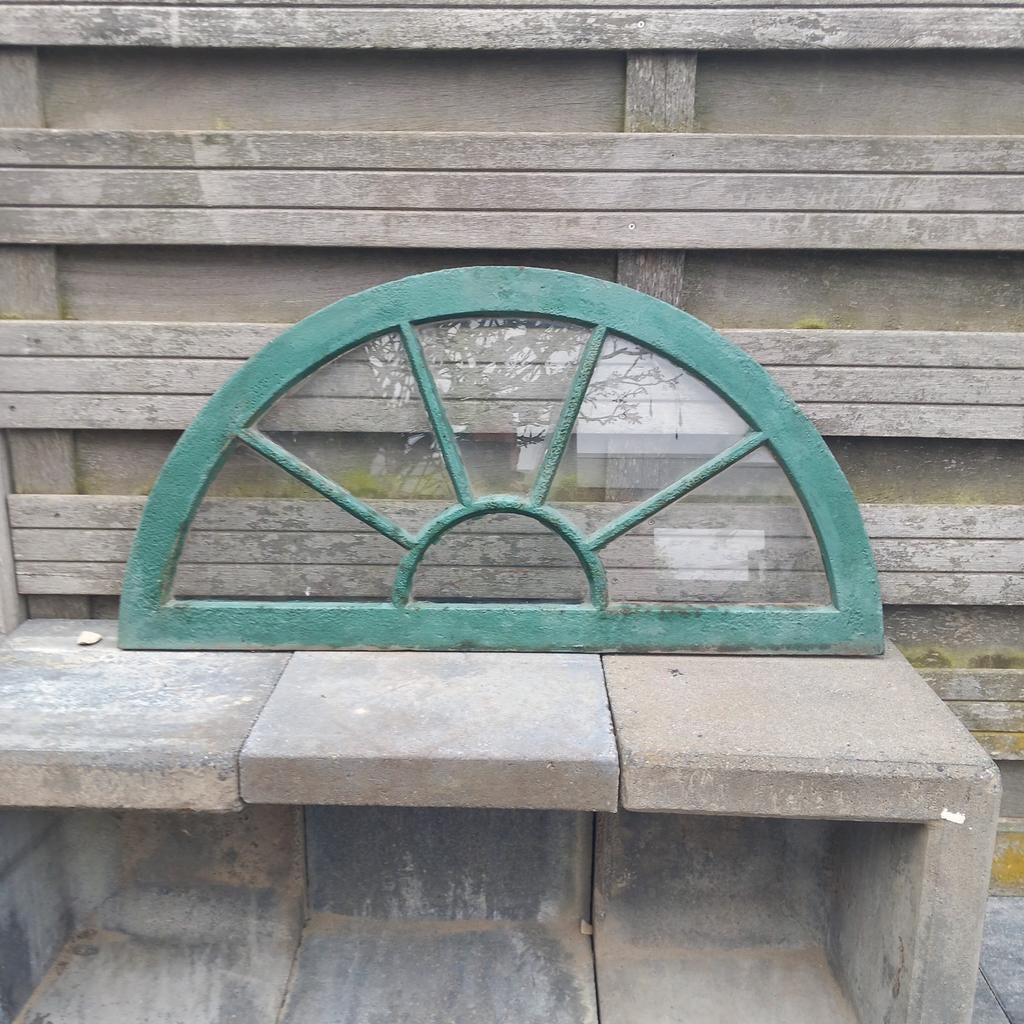 Antiek gietijzeren stal raam., Antiek en Kunst, Ophalen