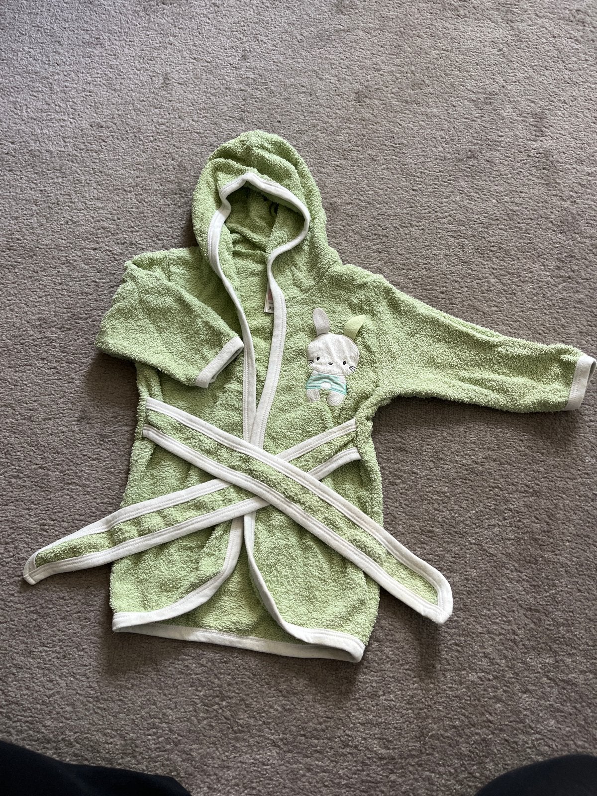 Schattige groene badjas met konijntje voor baby (1 jaar), Ophalen, Zo goed als nieuw, Jongetje of Meisje