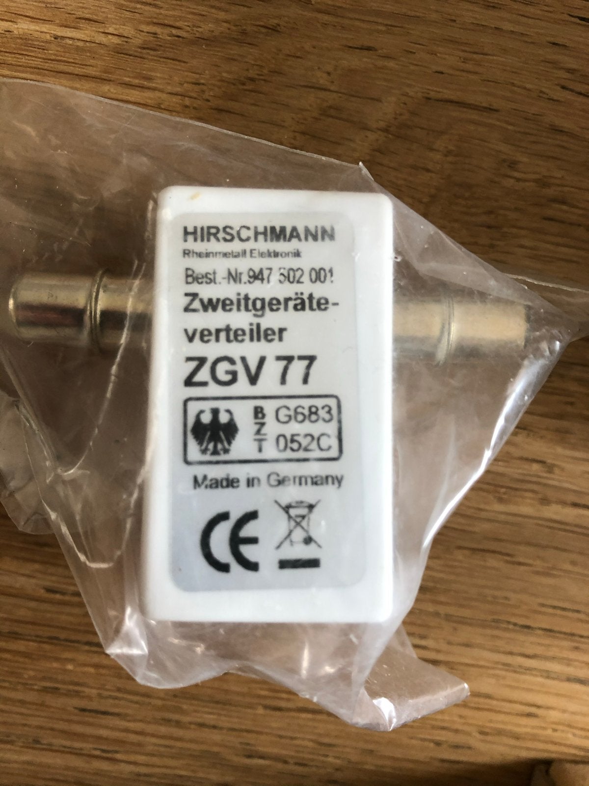 Hirschmann ZGV 77 en ZVA 134 TV-versterker/verdeler, Ophalen of Verzenden, Nieuw, Minder dan 2 meter, Overige kabels