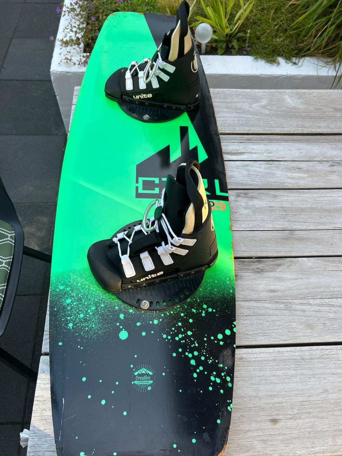 Wakeboard met bindingen - 129x43 cm, binnenmaat  25 cm, Ophalen, Gebruikt, Overige typen