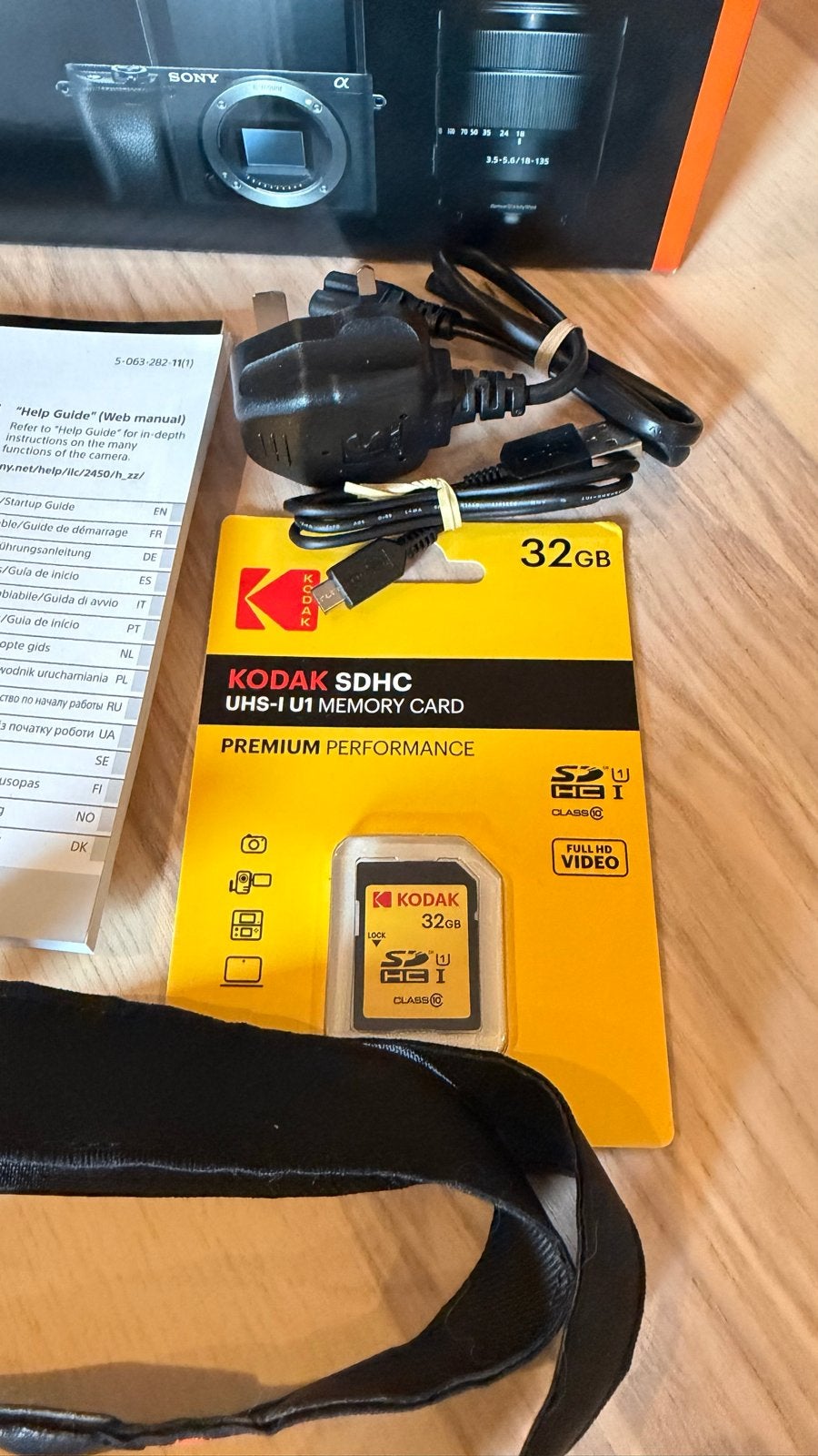 Foto 4 van Sony a6400 met kitlens, camo wrap en veel accessoires