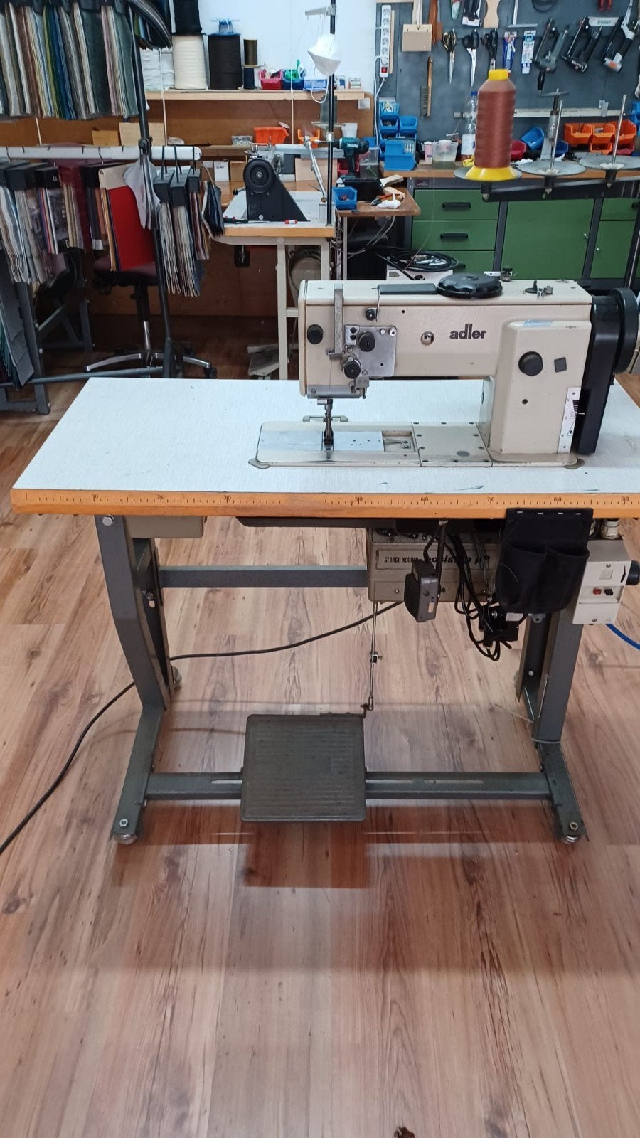 Adler Industriële Naaimachine 380V, Hobby en Vrije tijd, Ophalen