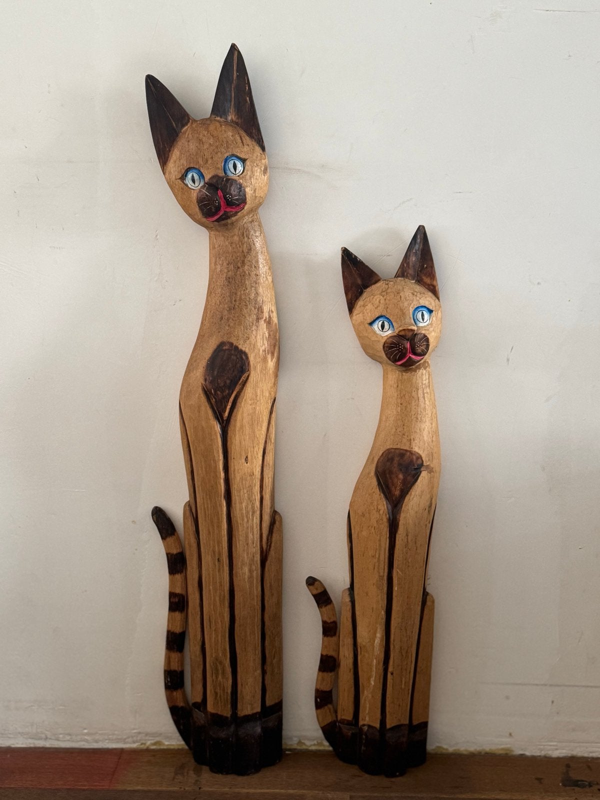 Houten kattenbeeldjes - set van 2, Gebruikt, Ophalen of Verzenden, Bruin, Vintage