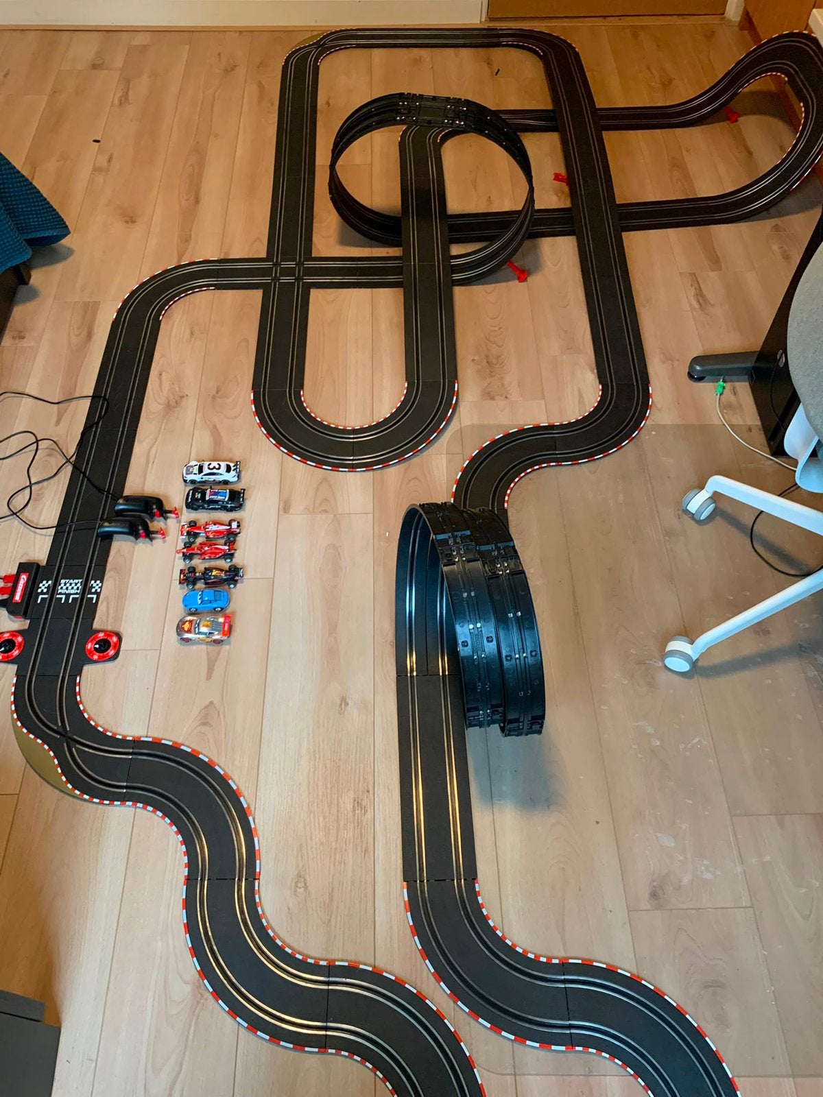 Grote Carrera racebaan 8 autos, Kinderen en Baby's, Speelgoed | Racebanen, Racebaan, Carrera, Ophalen of Verzenden, Zo goed als nieuw