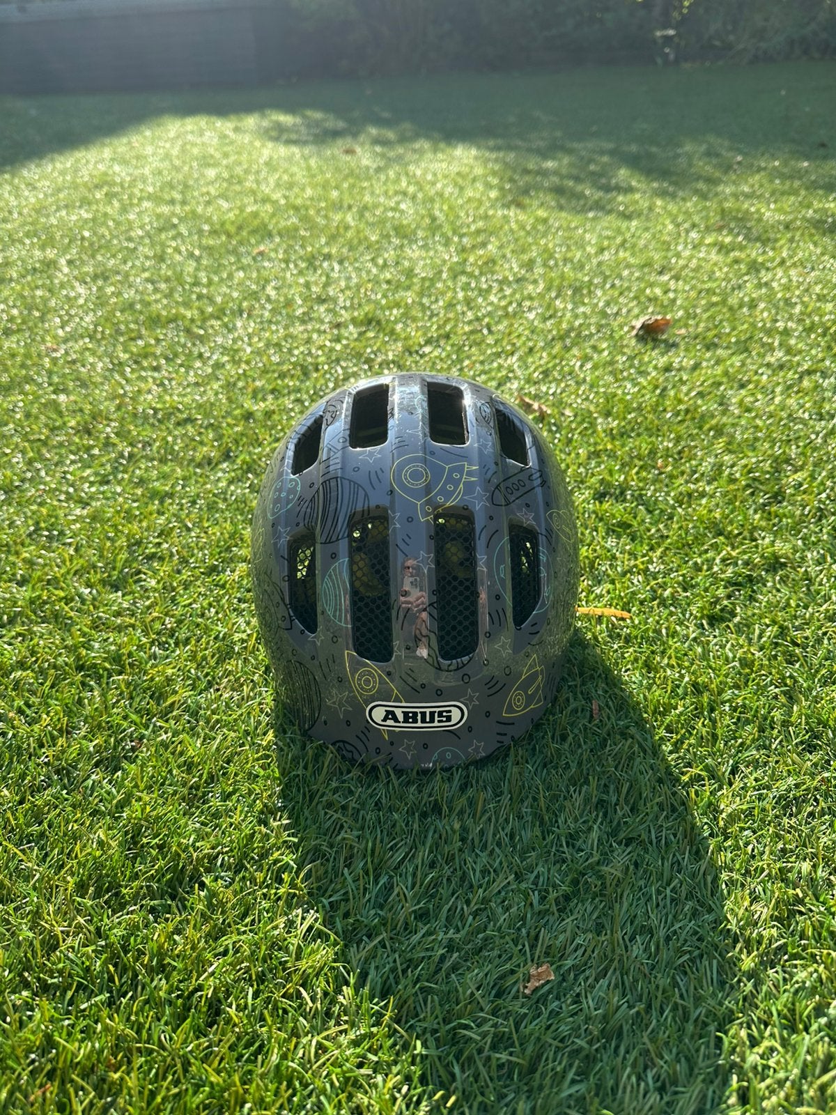 Abus fietshelm kind maat 45-50, Ophalen of Verzenden, Zo goed als nieuw, Overige maten