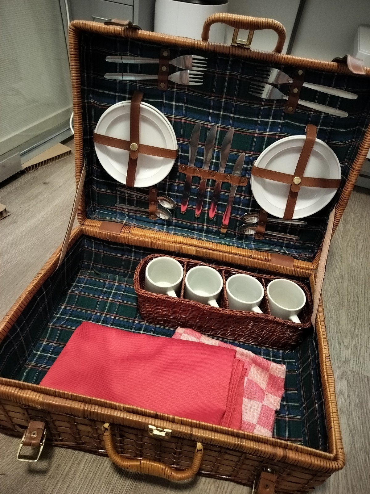 picknickmand leuk voor een oldtimer, Ophalen of Verzenden