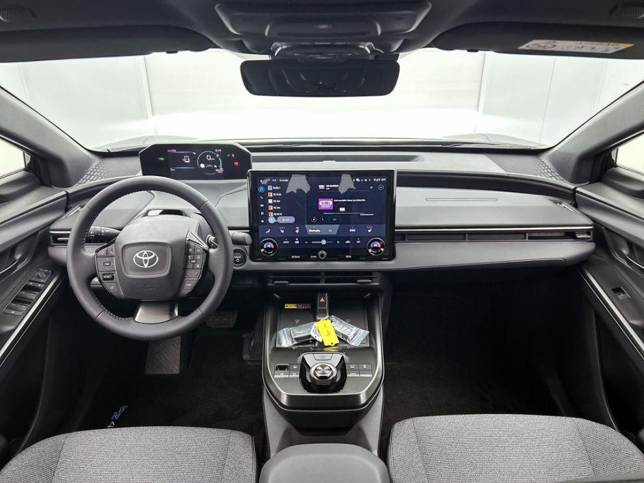 Toyota Bz4x Dynamic 73 kWh | DEMO | Navigatie | Stoel en stu, Auto's, Toyota, 12 maanden, 750 kg, Leder en Stof, Origineel Nederlands