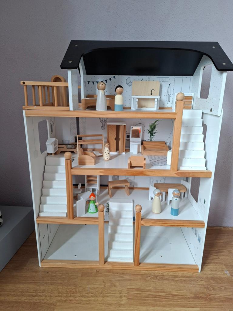 Houten poppenhuis, Ophalen, Zo goed als nieuw, Poppenhuis