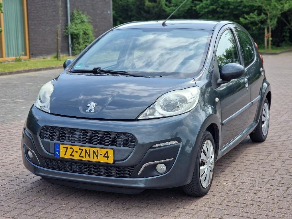 Peugeot 107 1.0 Active 5 DRS Airco 2013 Grijs IN GOEDE STAAT, Auto's, Voorwielaandrijving, Euro 5, Stof, Zwart