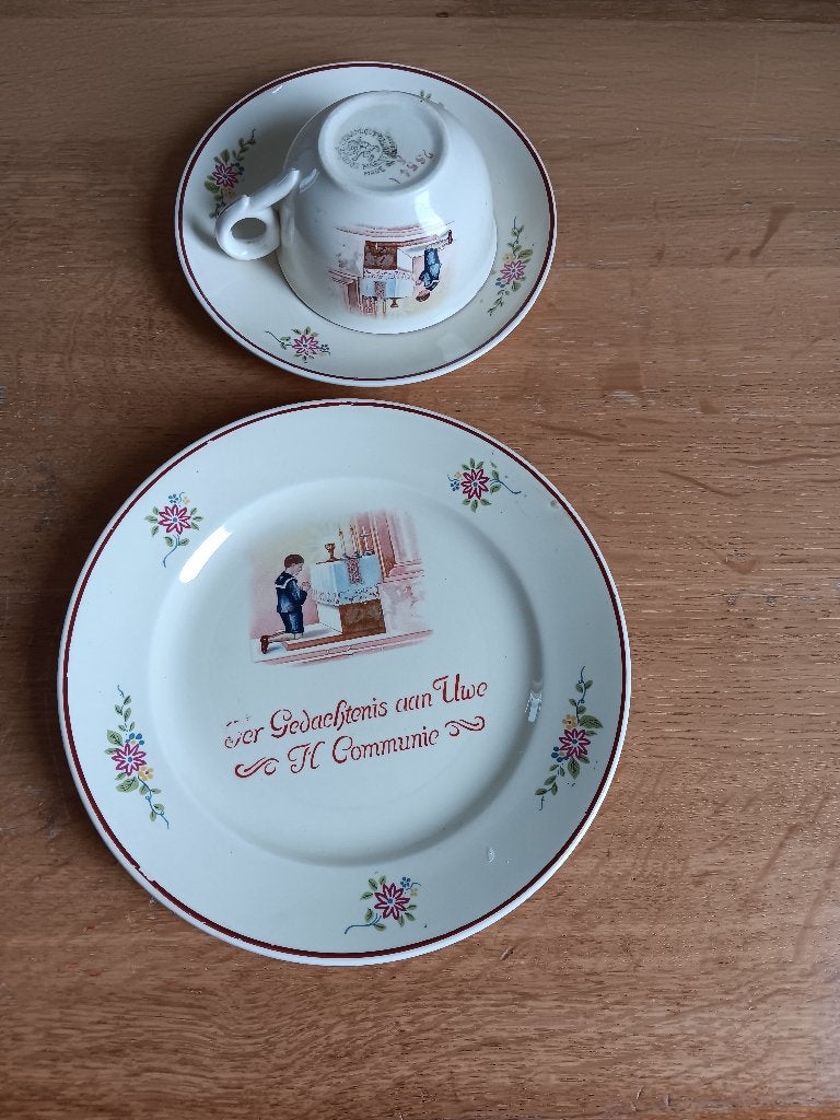 Vintage Communie Serviesje - Kopje, Schotel en Bord, 1940, Ophalen of Verzenden, Gebruikt, Overige typen, Christendom | Katholiek
