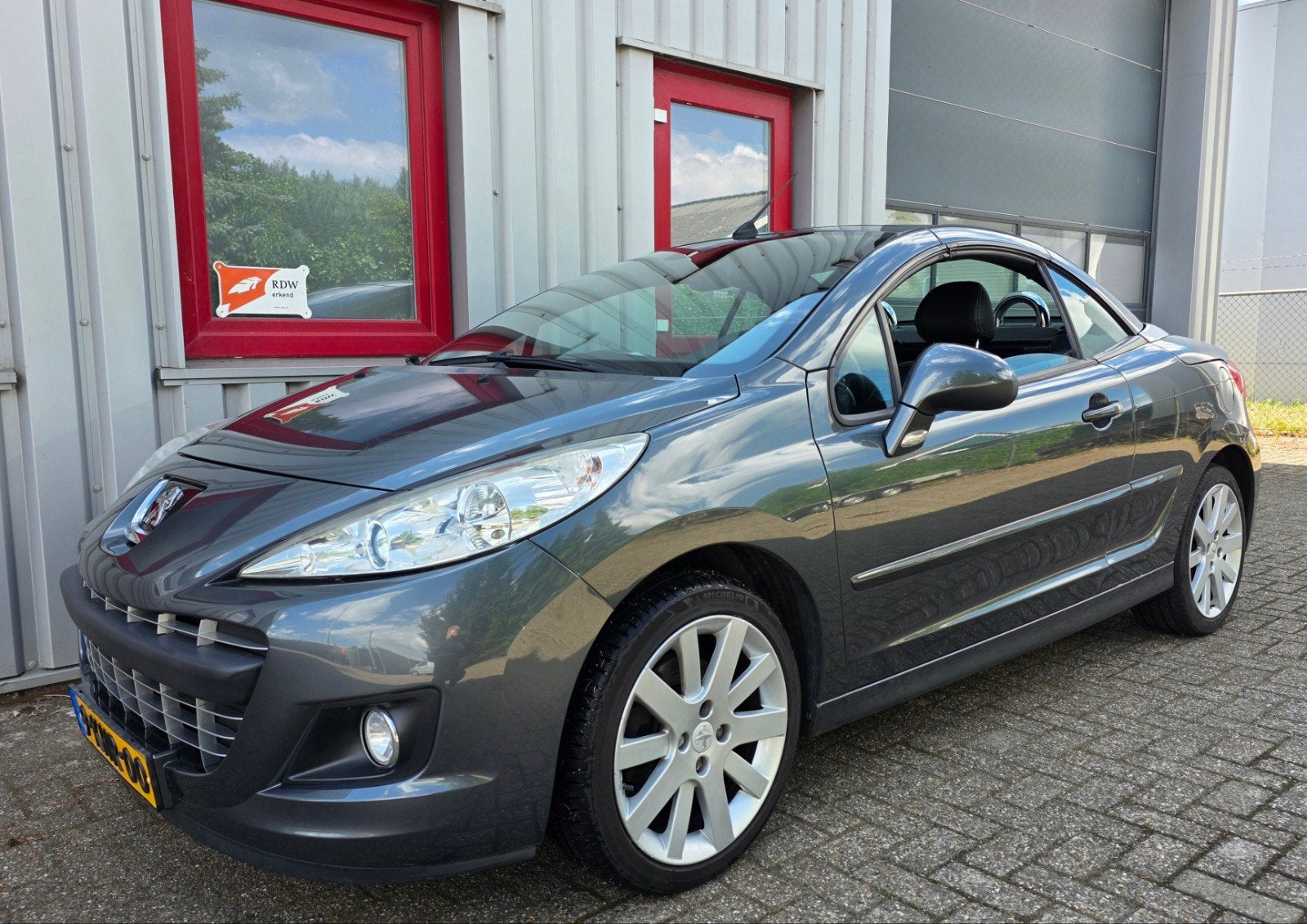 ✅ Peugeot 207 1.6 VTI Cabrio 2013, Cruise, Climate, APK, NAP, Auto's, Voorwielaandrijving, 15 km/l, Zwart, 4 cilinders