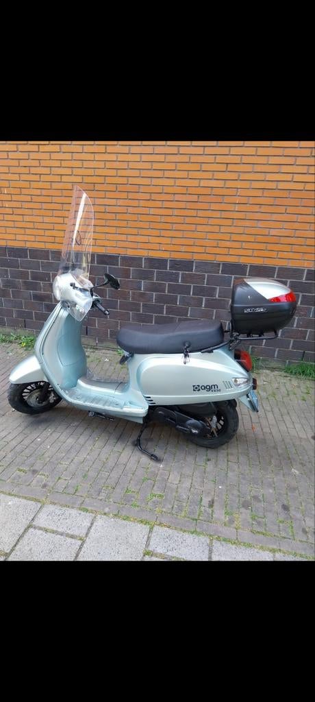 Agm 50cc 4takt 2018 vespa look., Fietsen en Brommers, Ophalen of Verzenden, Zo goed als nieuw, Benzine