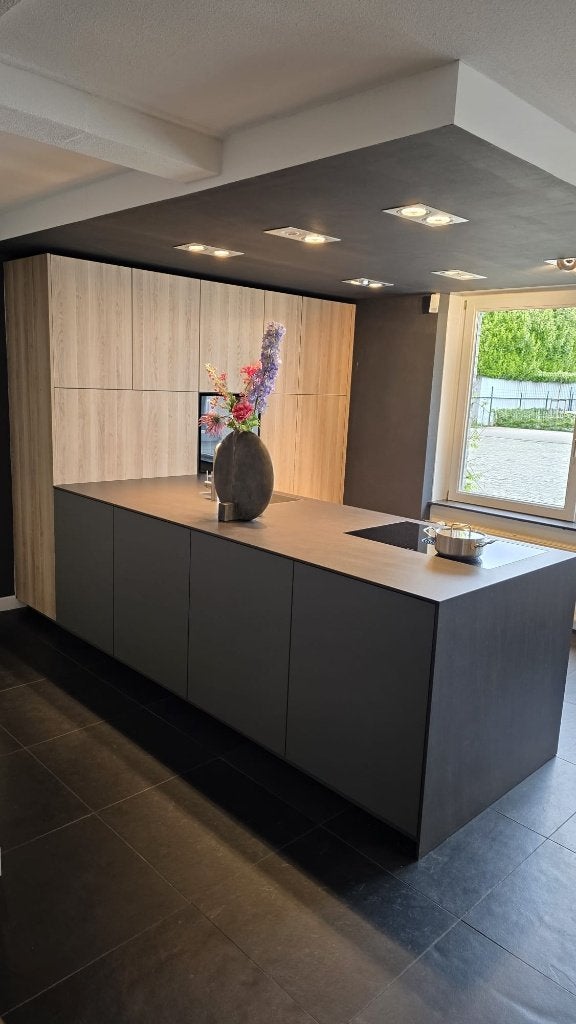 Luxe showroomkeuken te koop – direct beschikbaar, Huis en Inrichting, Ophalen, Overige materialen, Hoekkeuken, Zo goed als nieuw
