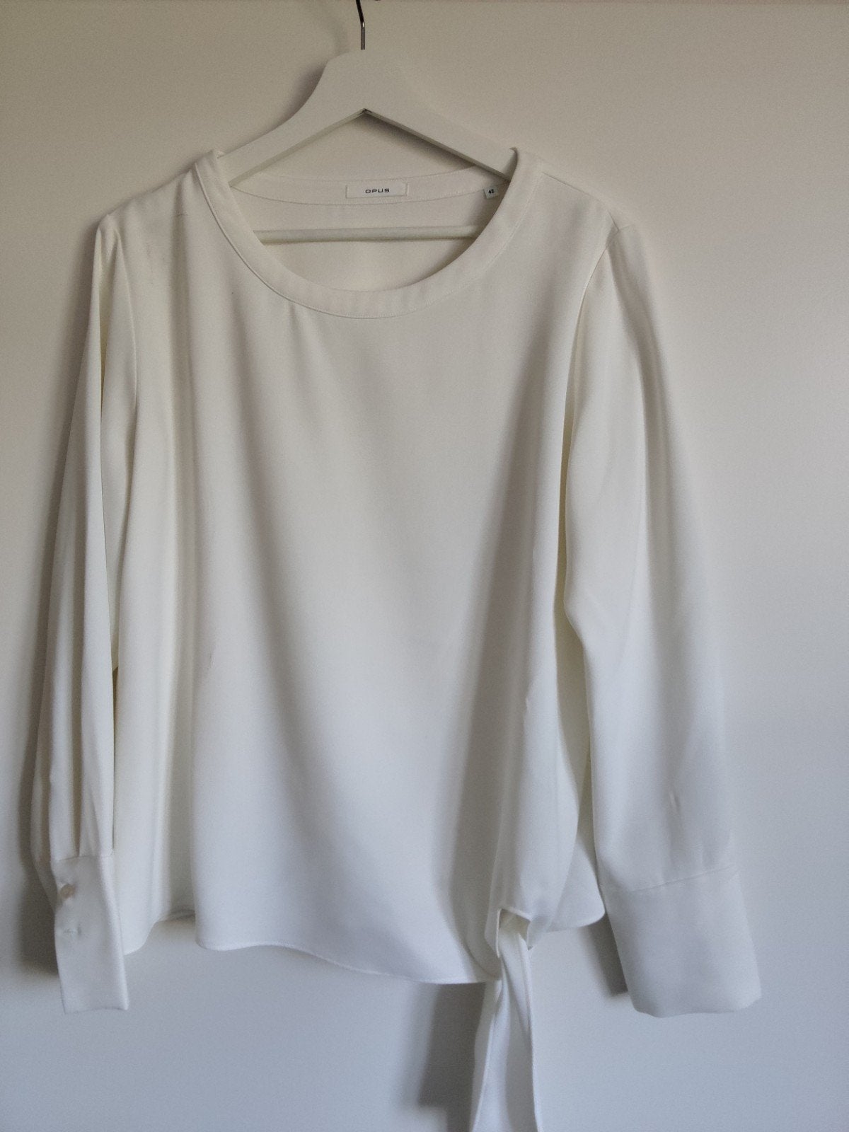 Blouse. Maat 42. Merk: Opus. Wit., Wit, Maat 42/44 (L), Nieuw, Ophalen of Verzenden
