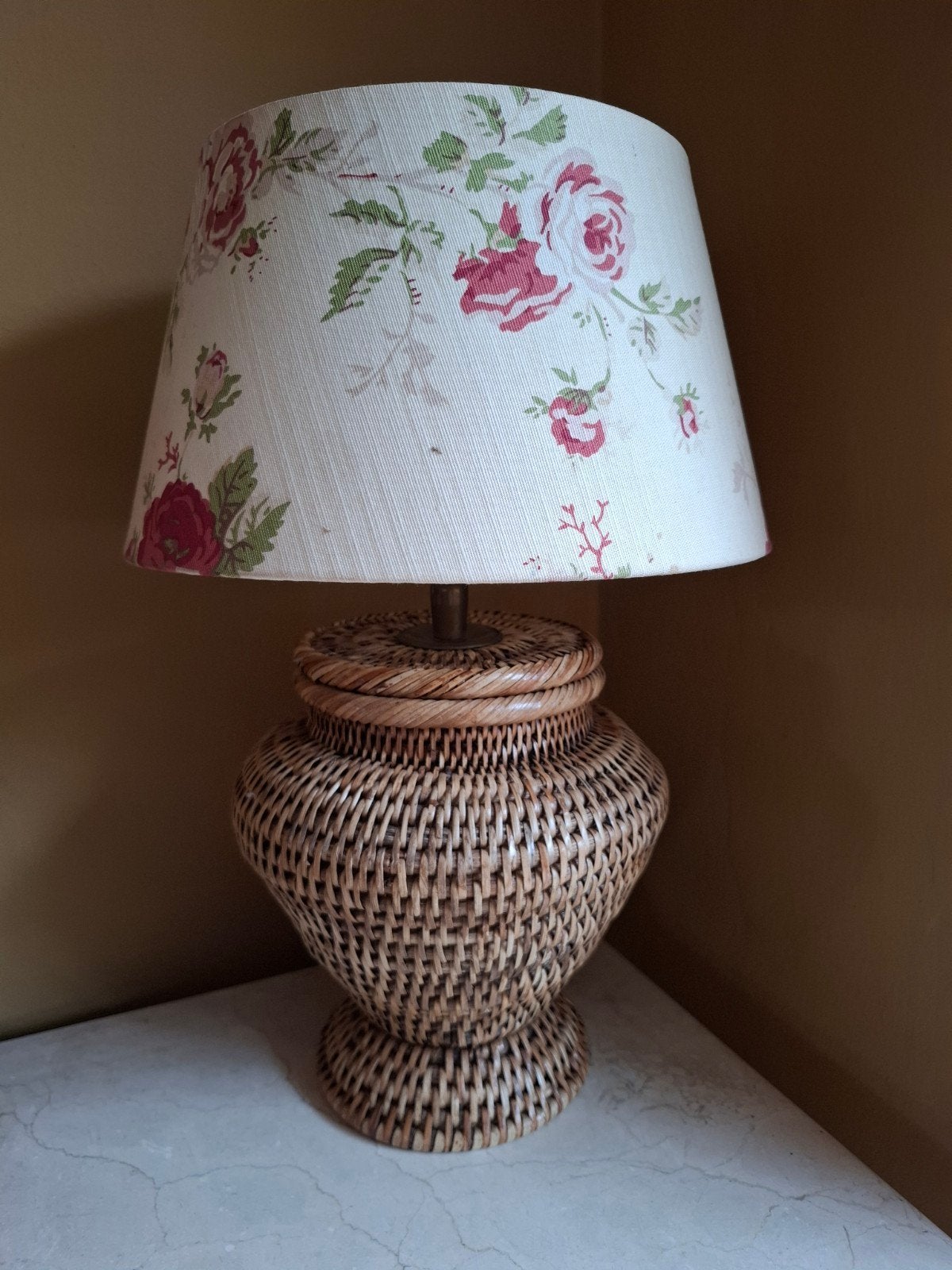 Birma rieten tafellamp met bloemenkap, Ophalen of Verzenden, Zo goed als nieuw, Handgemaakt, Vintage