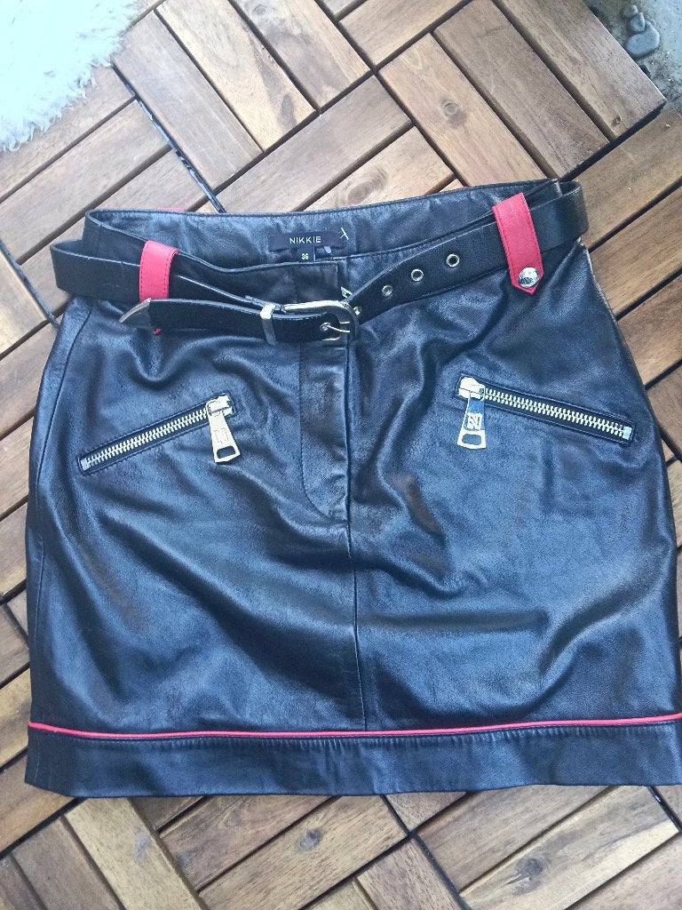 Nikkie leren zwarte rok met riem maat 36, Kleding | Dames, Rokken, Zwart, Ophalen of Verzenden, Zo goed als nieuw, Nikkie