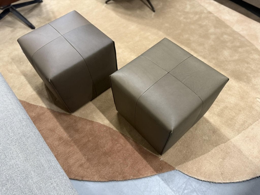 2 Nieuw Eyye Kub Hockers 47 Cera Clay leer Voetenbank Poef, Minder dan 50 cm, Vierkant, Nieuw, Minder dan 50 cm