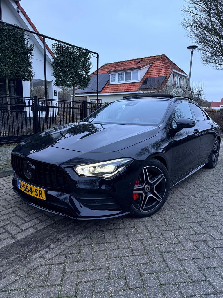 Mercedes-Benz CLA 200 163pk 2022 | 59.500KM | NED AUTO| PANO, Auto's, Mercedes-Benz, CLA, Zwart, 4 cilinders, 715 kg