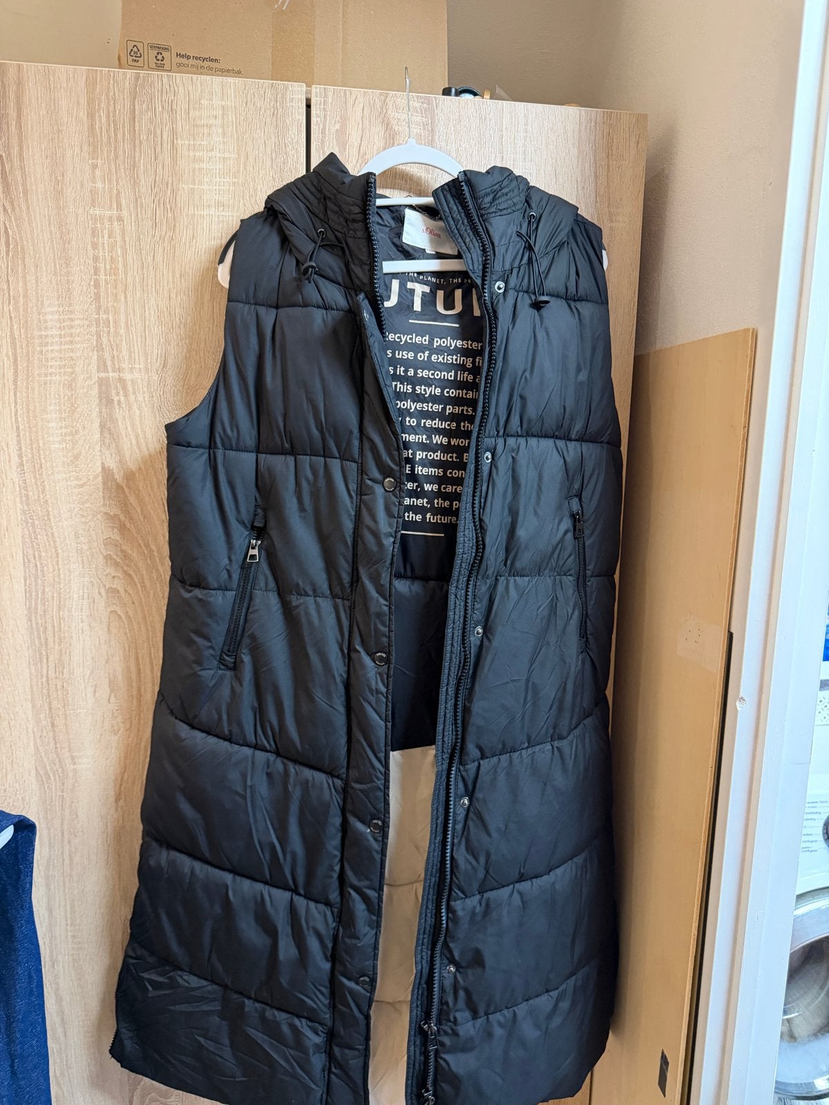 S.Oliver Zwarte lange gewatteerde bodywarmer met capuchon, Ophalen of Verzenden, Zo goed als nieuw, Maat 38/40 (M), Zwart