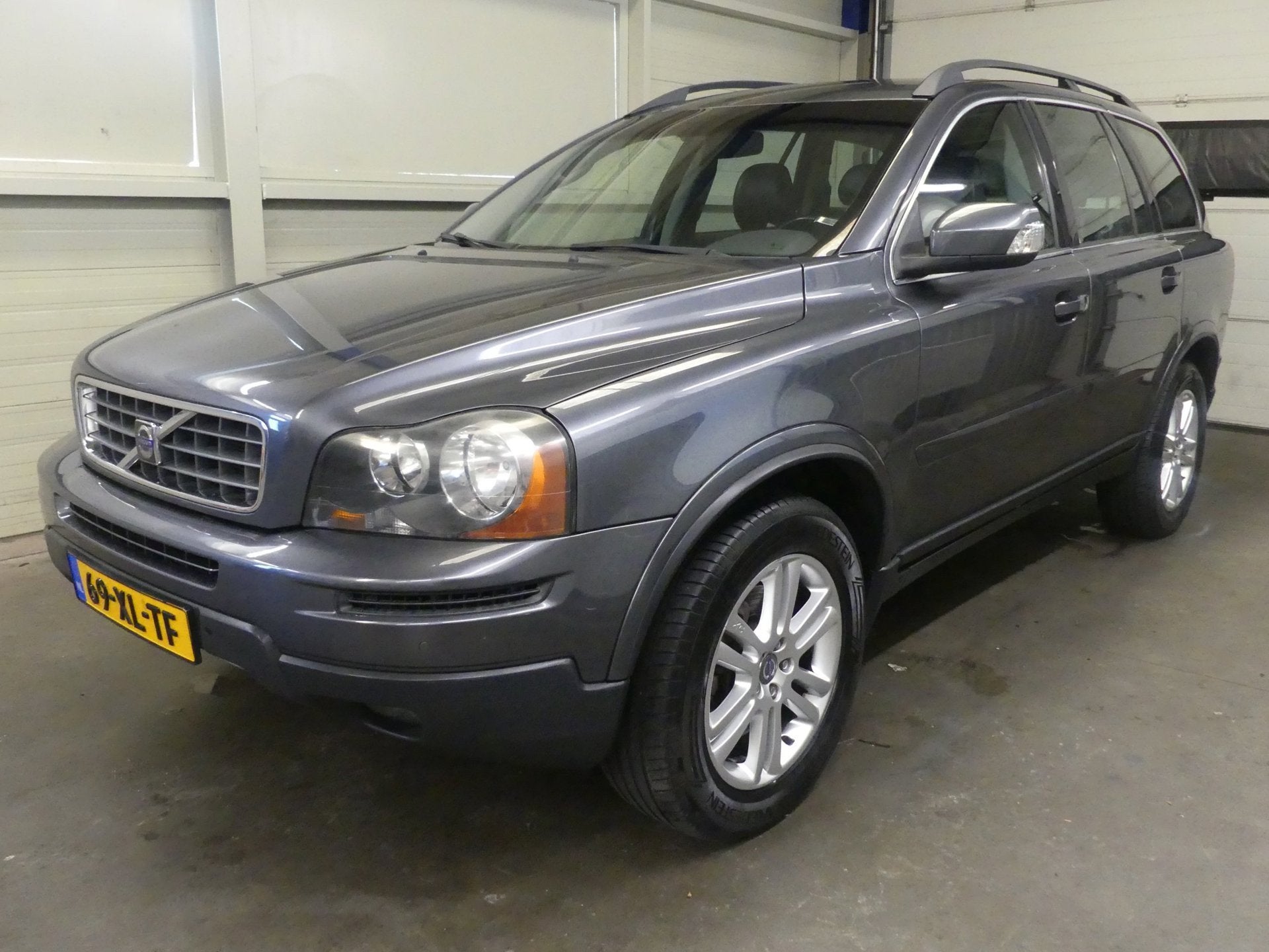 Volvo XC90 3.2 Momentum - LPG G3 - Automaat - Trekhaak, Auto's, 238 pk, Gebruikt, Zwart, 7 stoelen