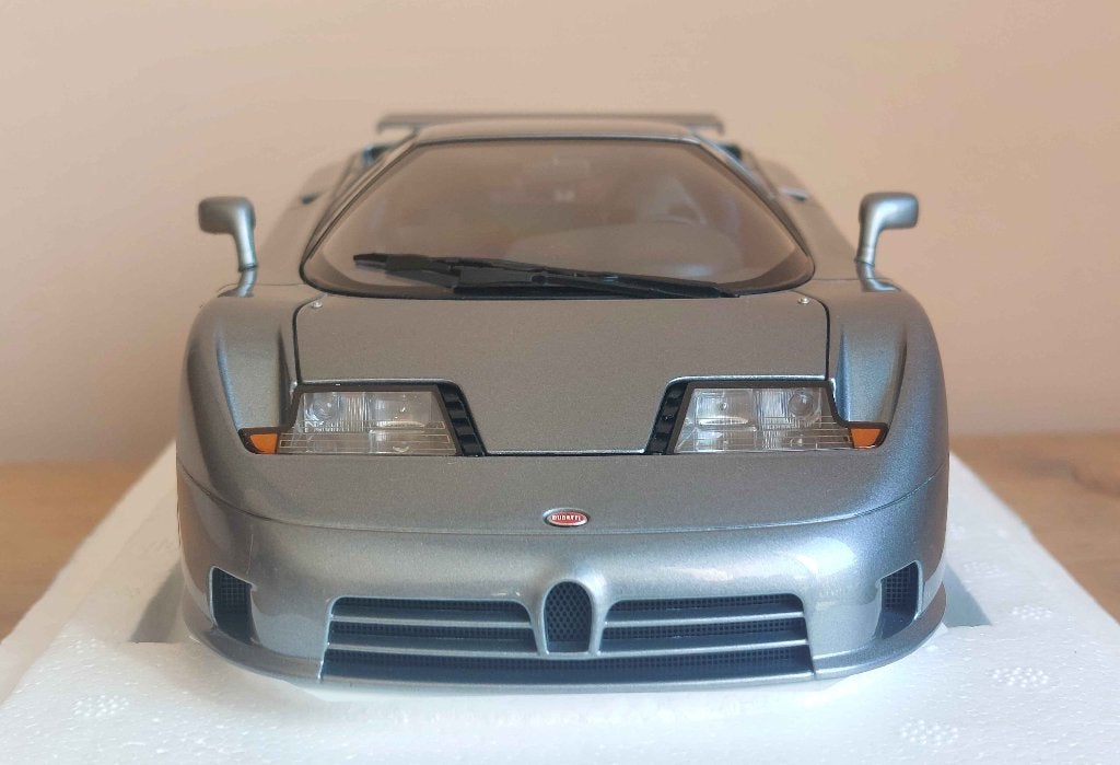 Bugatti EB 110 SS (grijs/zilver) AutoArt, Hobby en Vrije tijd, Modelauto's | 1:18, Ophalen of Verzenden, Zo goed als nieuw, Auto