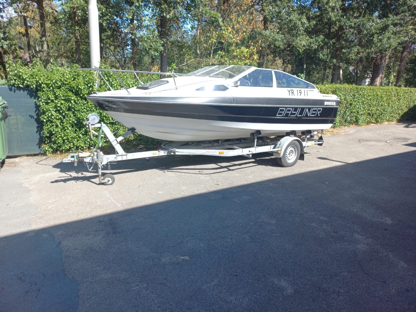 Bayliner motorboot met freeweel trailer - Klaar voor het wat, Ophalen of Verzenden, Gebruikt, Bayliner, Buitenboordmotor