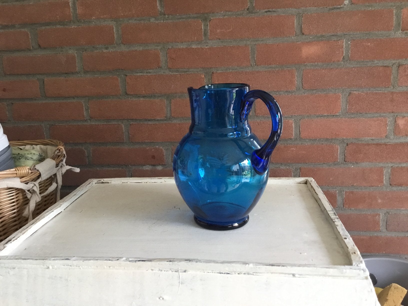 Blauwe bewerkte waterkan, Ophalen of Verzenden, Gebruikt, Overige typen