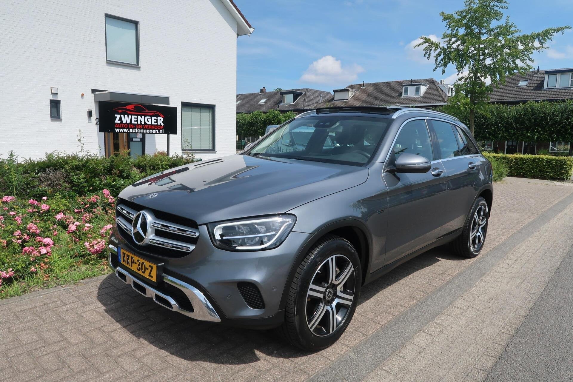 Mercedes GLC-klasse 300e 4MATIC PANORAMADAK|TREKHAAK|KEYLESS, Auto's, Mercedes-Benz, Automaat, Gebruikt, 4 cilinders, 2000 kg