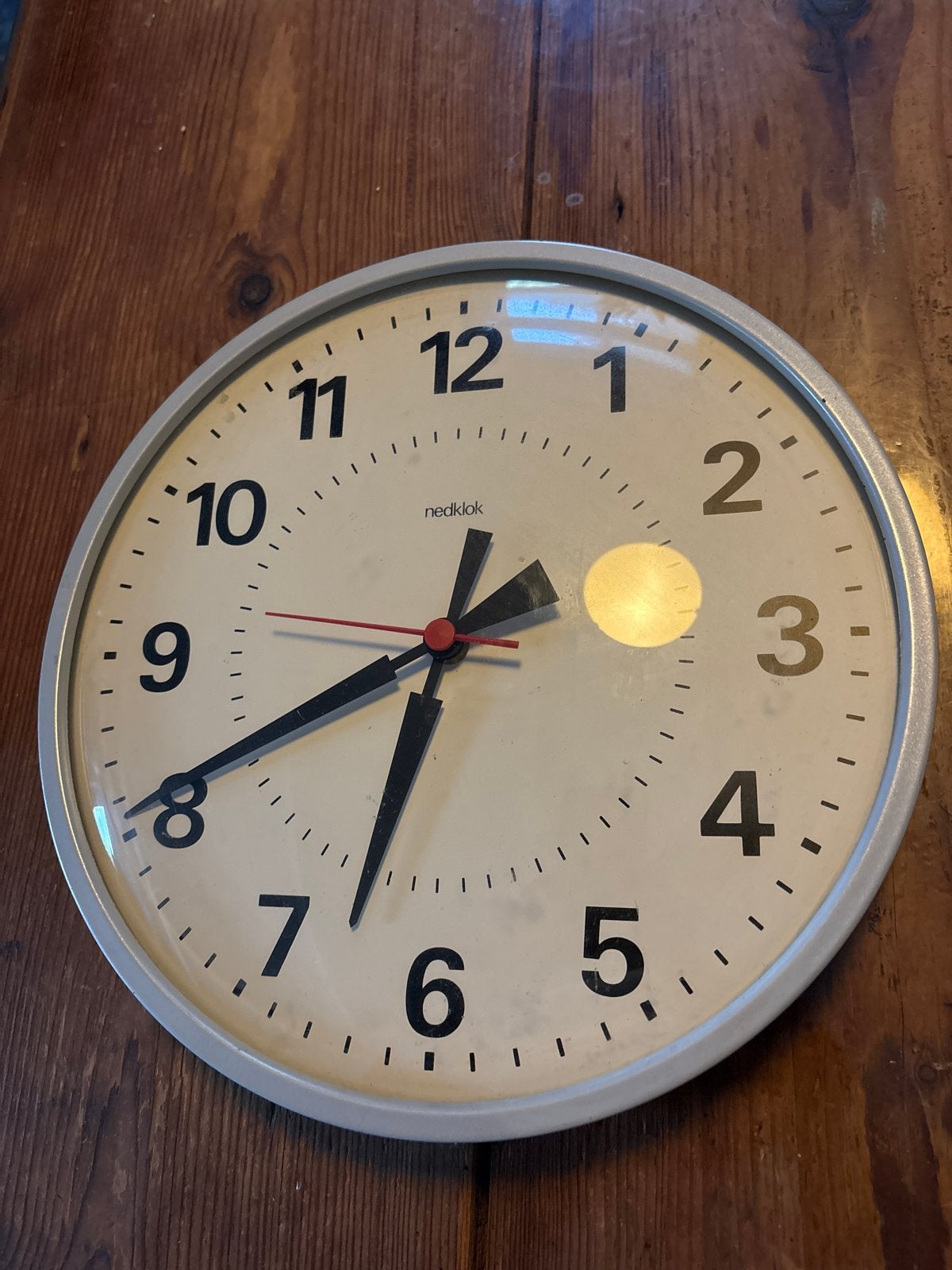 Retro Nedklok kantoor klok op batterijen, Antiek en Kunst, Ophalen of Verzenden