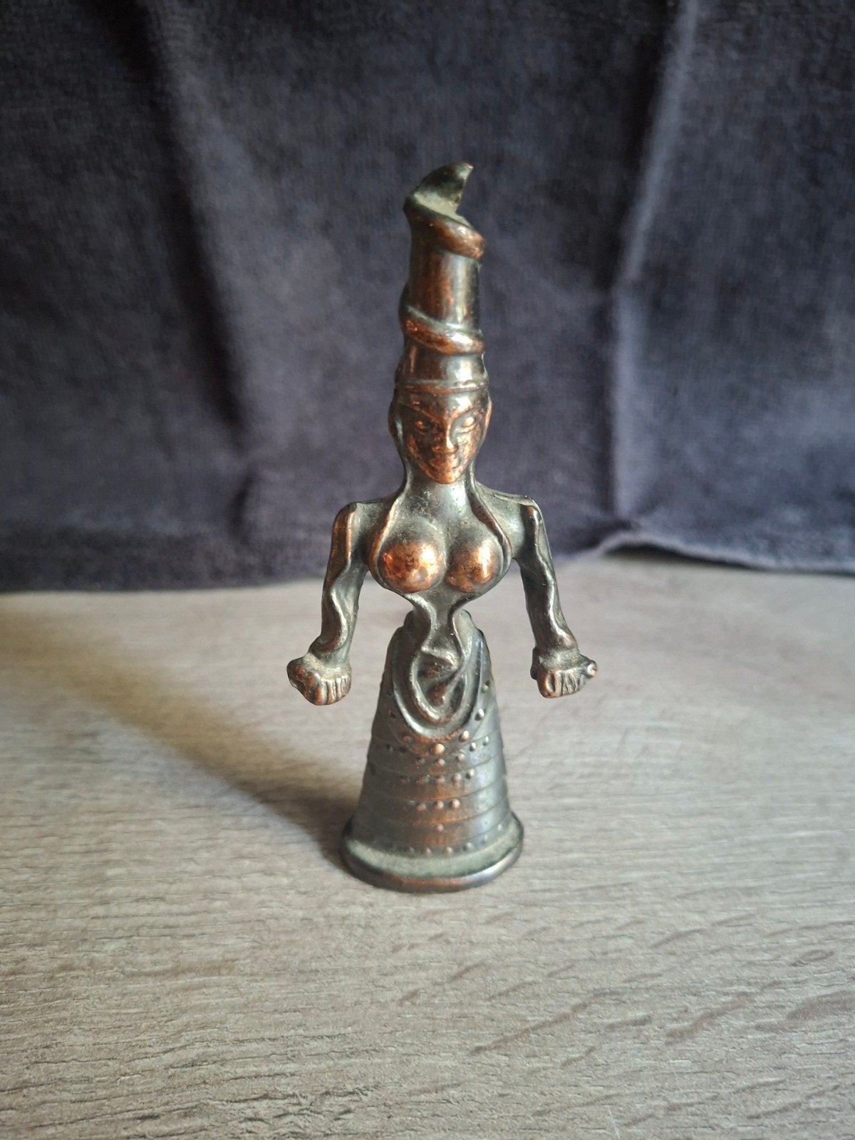 Vintage Bronzen Beeldje Vrouw met Slang Hoofddeksel, Antiek en Kunst, Ophalen
