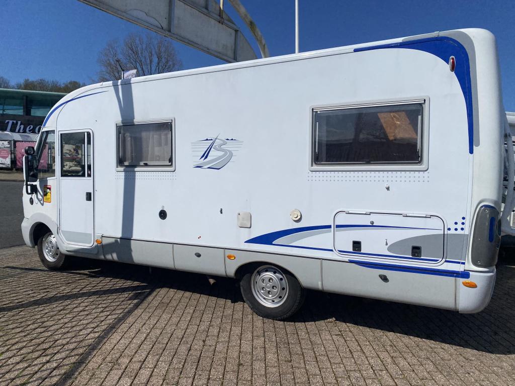 Bürstner I660 Elegance Met AIRCO Frans en hefbed, Caravans en Kamperen, Campers, Integraal, Ringverwarming, Bedrijf, Bürstner