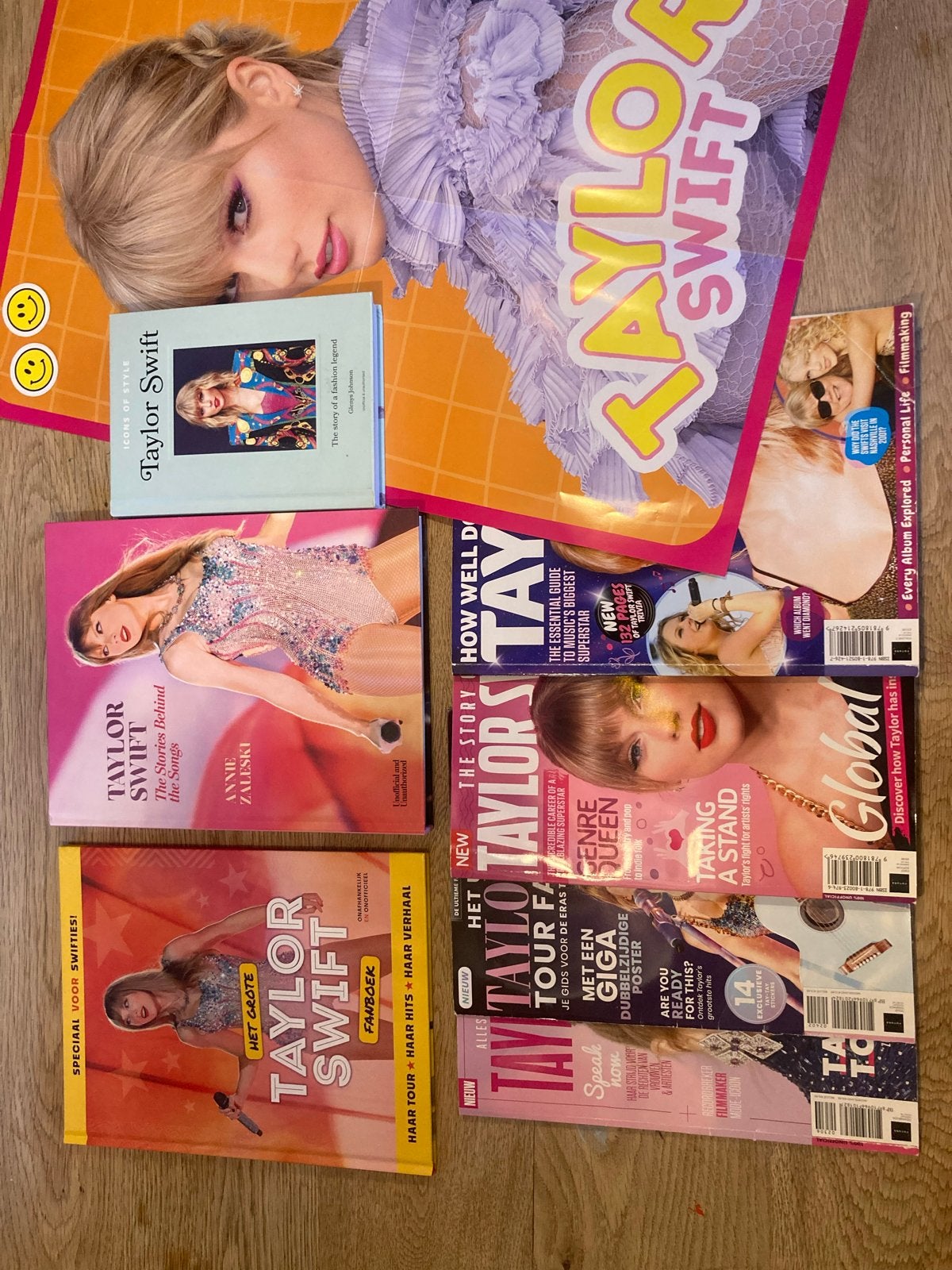 Taylor Swift boeken en magazines pakket, Ophalen of Verzenden, Zo goed als nieuw, Artiest