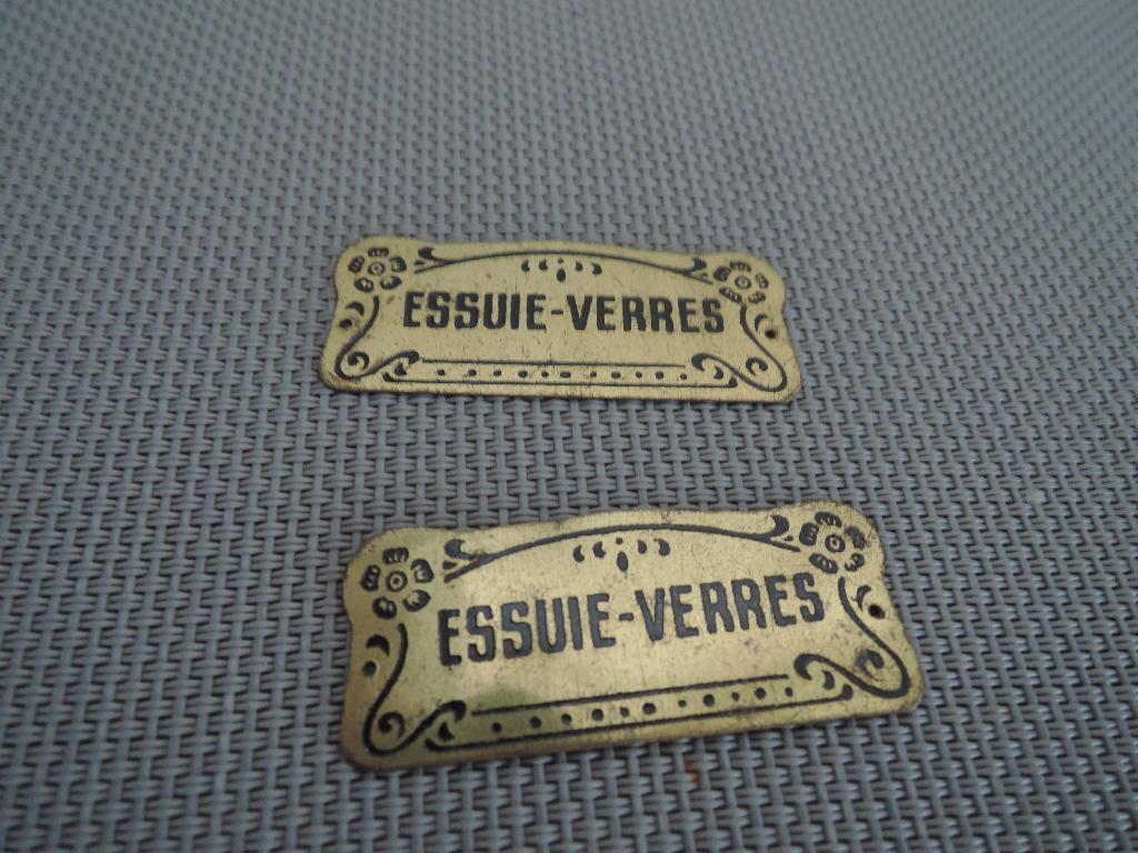 Twee koperkleurige plaatjes met Franse tekst, Ophalen of Verzenden, Gebruikt