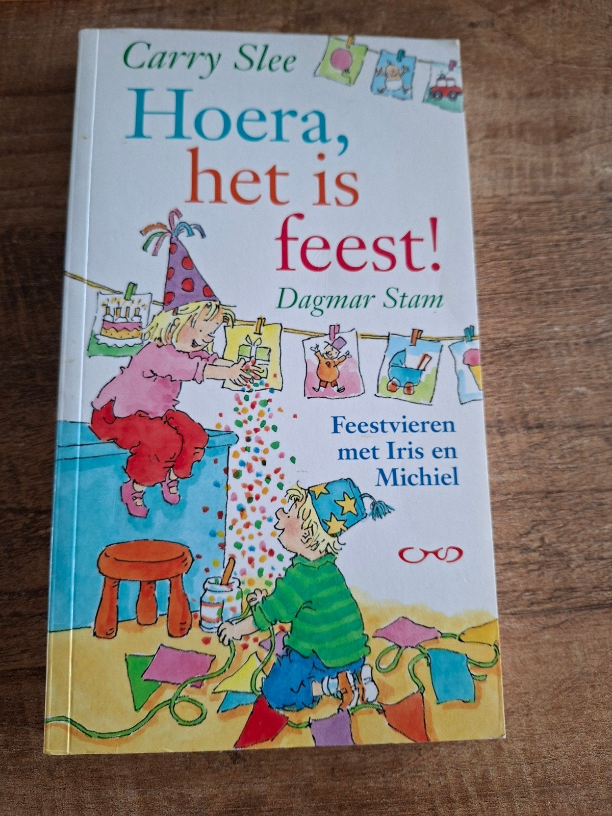 Carry Slee - Hoera, het is feest!, Fictie algemeen, Carry Slee, Ophalen of Verzenden, Zo goed als nieuw