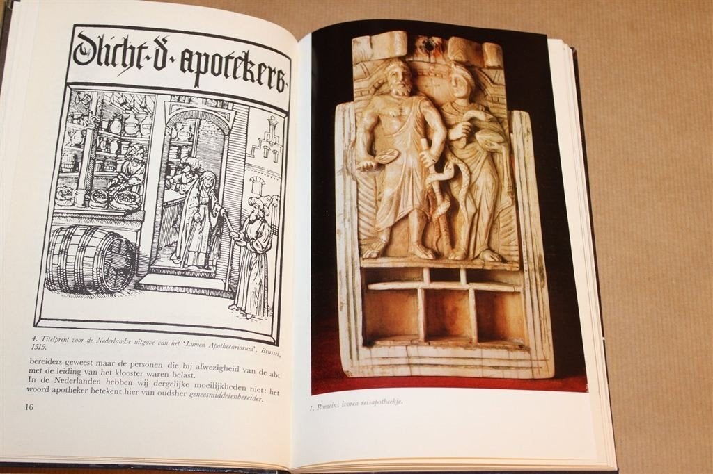 De Oude Apotheek — Geschiedenis van de Farmacie 1966, Ophalen of Verzenden, Gelezen