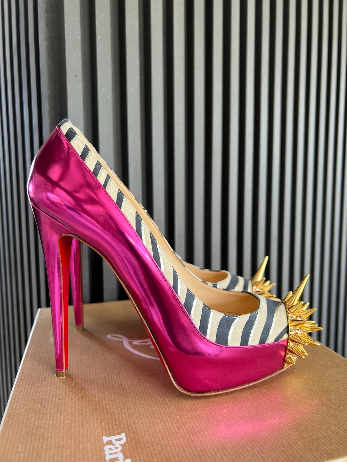 CHRISTIAN LOUBOUTIN Rare limited Asteroid 140 Pink  Size 38, Christian louboutin, Ophalen of Verzenden, Zo goed als nieuw, Schoenen met hoge hakken