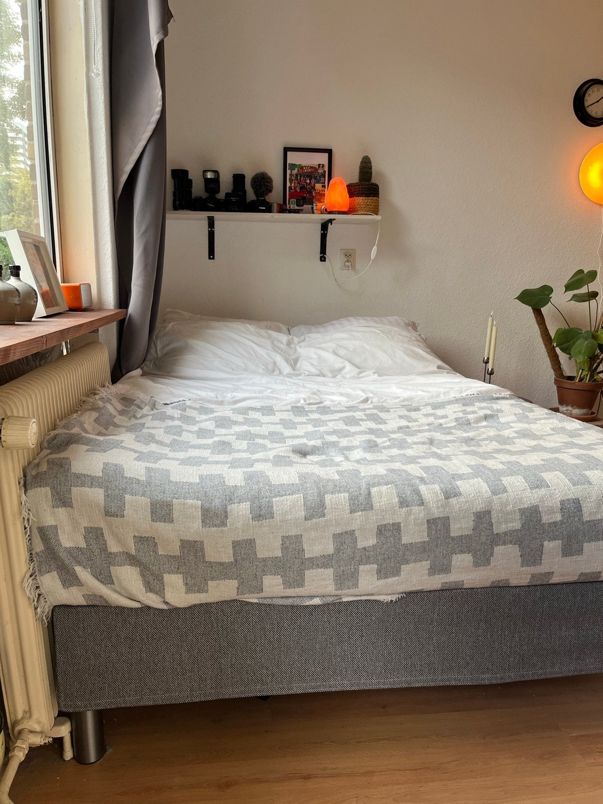 Boxspring 140x200 grijs incl. topper