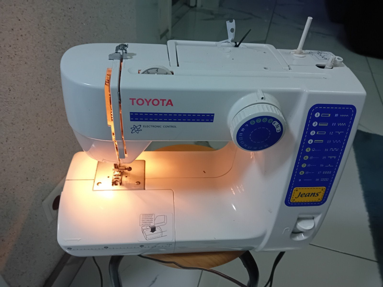 naaijmaschin toyota, Ophalen of Verzenden, Lockmachine, Overige merken