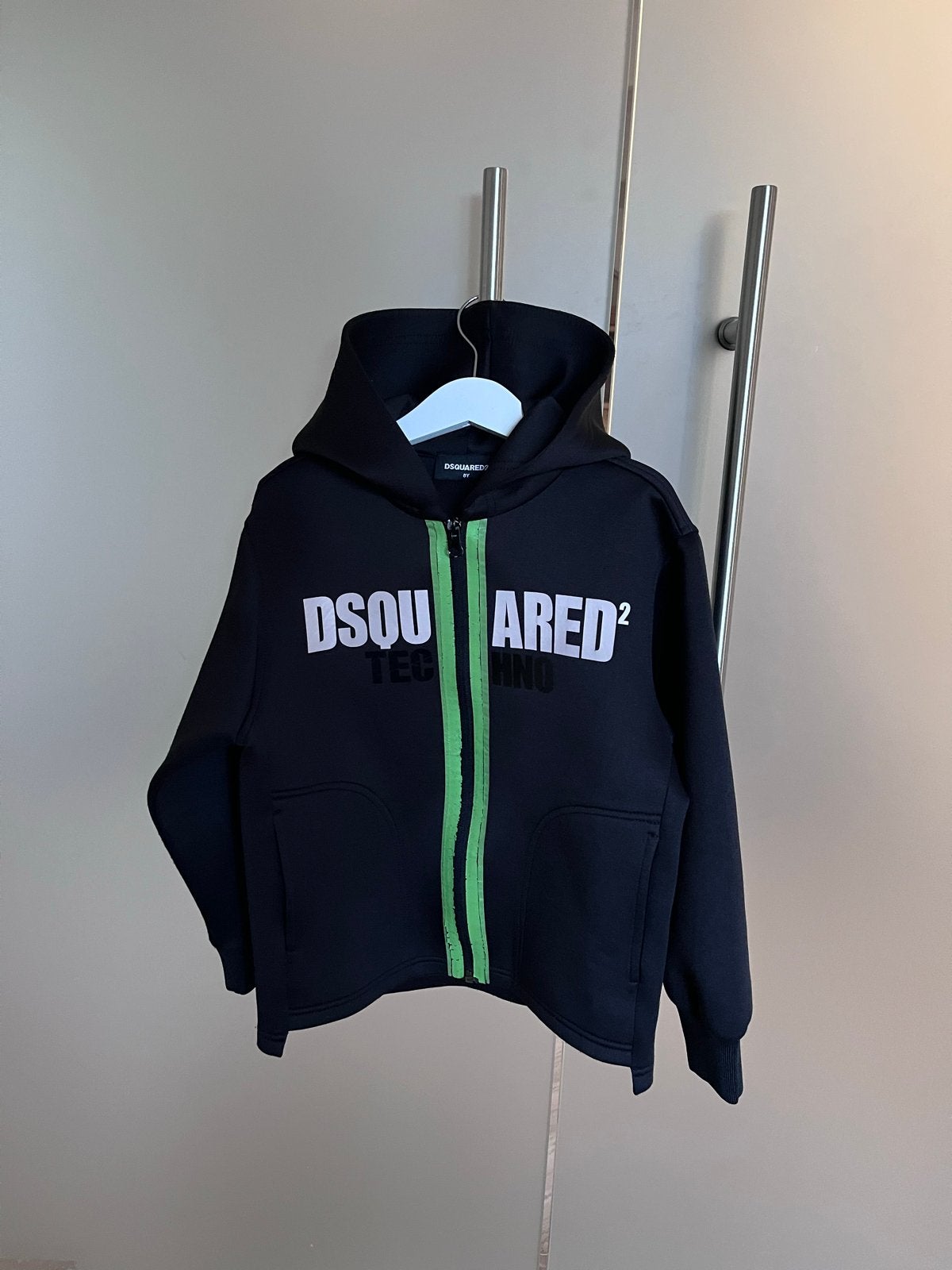 Originele Dsquared2 hoodie zwart met groene rits - Maat 8Y, Ophalen of Verzenden, Zo goed als nieuw, Jongen, Trui of Vest