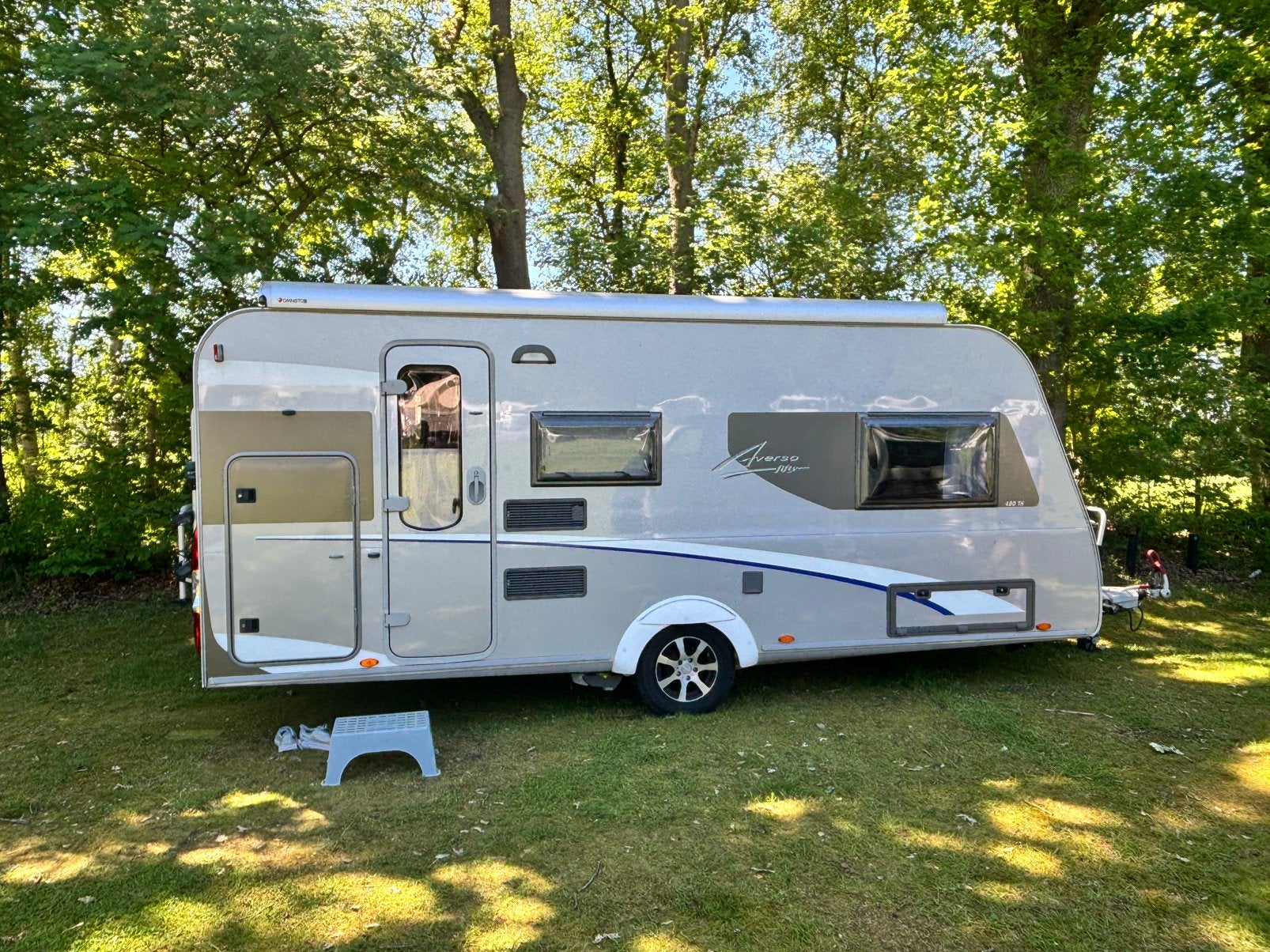 Burstner Averso 480 TK 50 edition - stapelbed, Schokbreker, Vast bed, Treinzit, Particulier