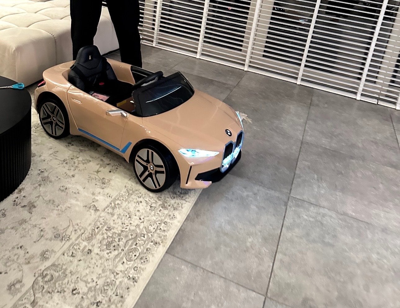 BMW i4 elektrische kinderauto, Ophalen, Zo goed als nieuw, Loopvoertuig