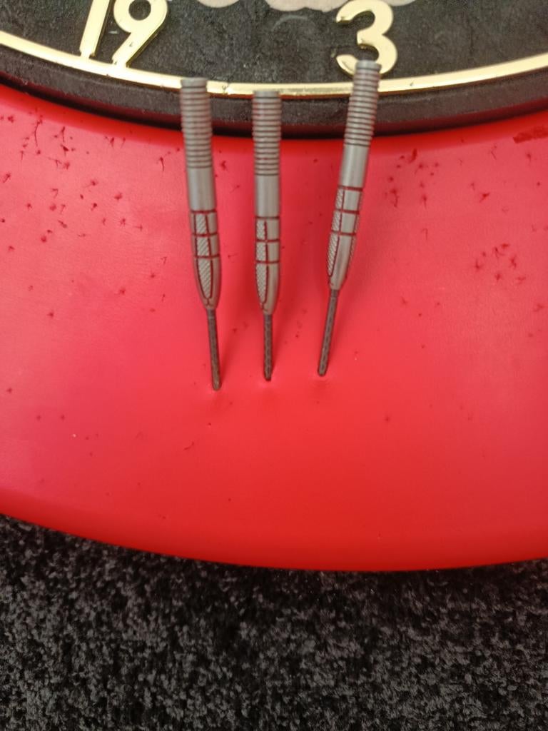 Darts pijlen set - Gebruikt, Ophalen of Verzenden, Zo goed als nieuw, Pijlen