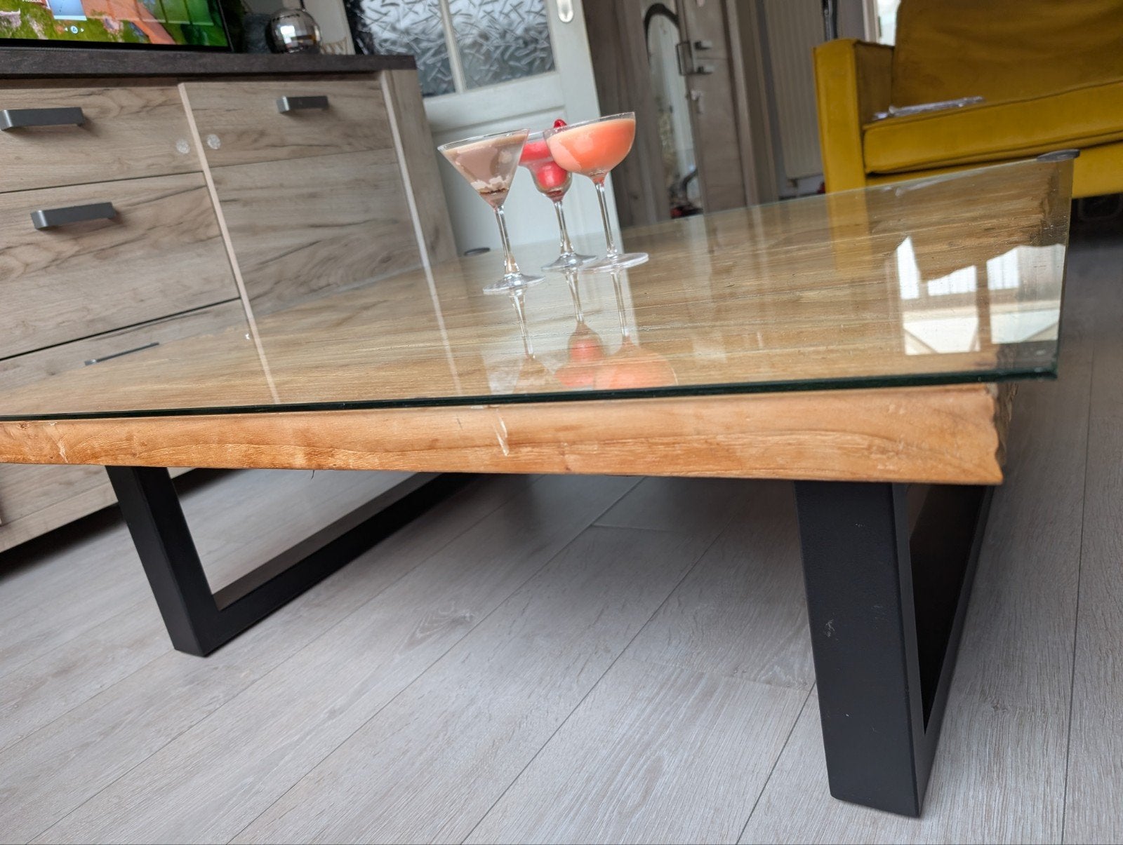 Mooie salontafel 1x1 meter met glasplaat, Huis en Inrichting, Tafels | Salontafels, Ophalen, Gebruikt, 50 tot 100 cm, Vierkant