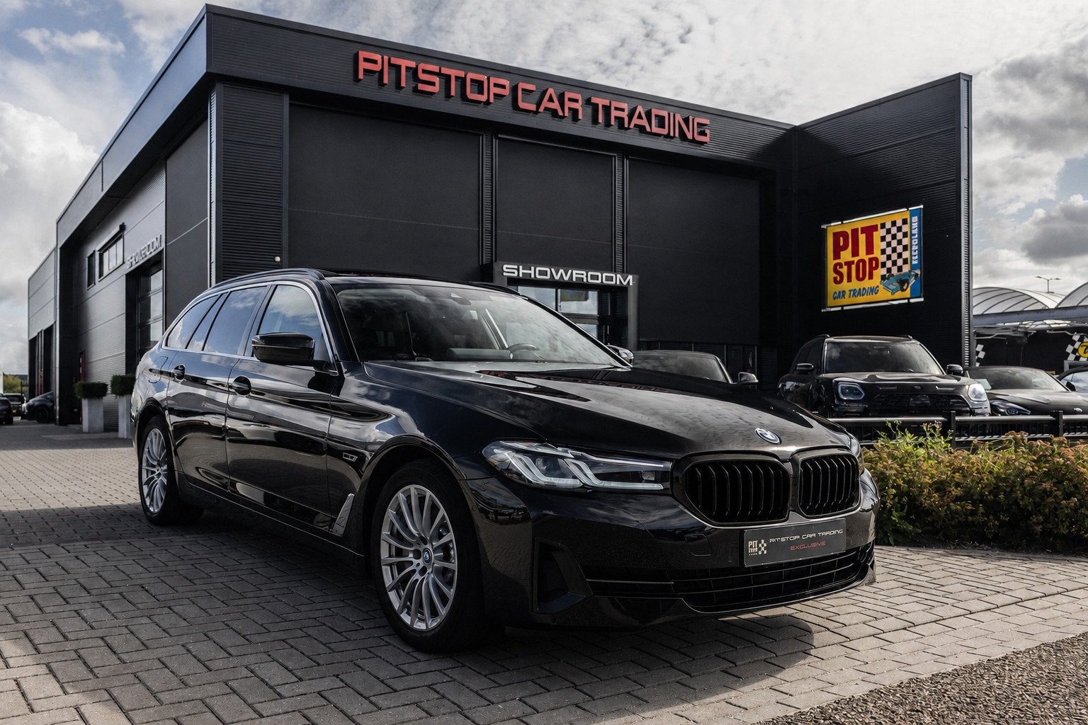 BMW 5-serie Touring 530e xDrive, Pano, Volleder Comfortstoel, Auto's, BMW, 1998 cc, Gebruikt, 4 cilinders, 2000 kg