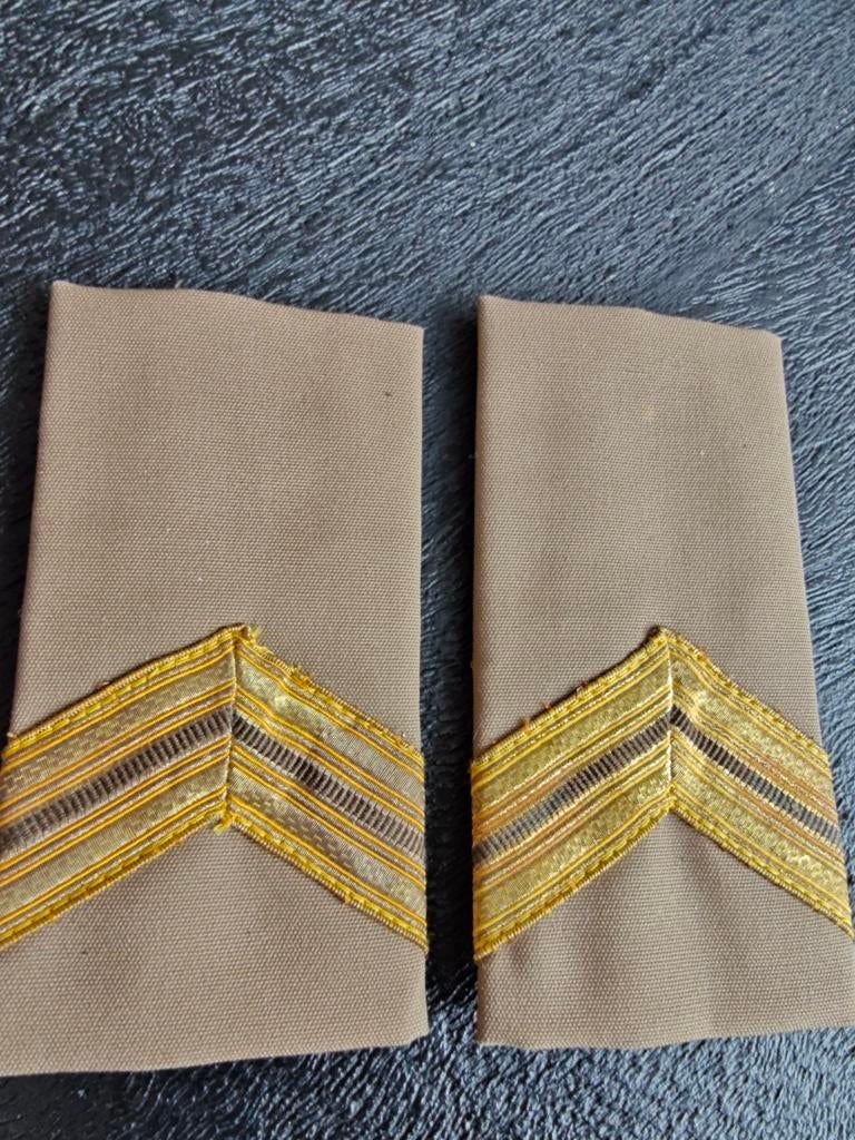 Rangonderscheidingstekens Sergeant majoor.. gouddraad mooie, Ophalen of Verzenden, Landmacht, Nederland