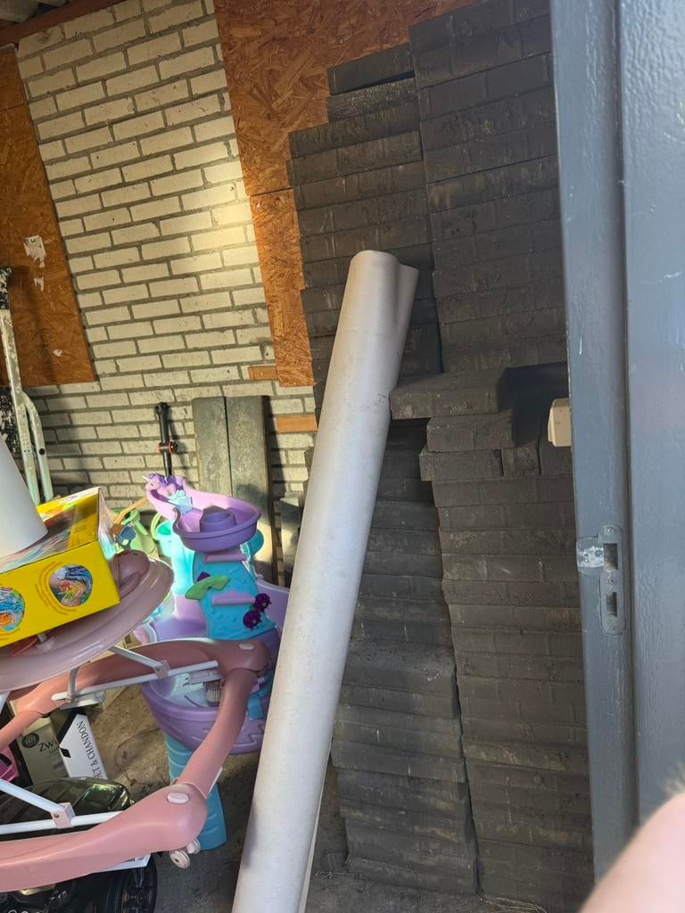 Tegels buiten ongeveer 17 m2, Tuin en Terras, Tuinschermen, Ophalen, Overige materialen, Zo goed als nieuw, 200 cm of meer