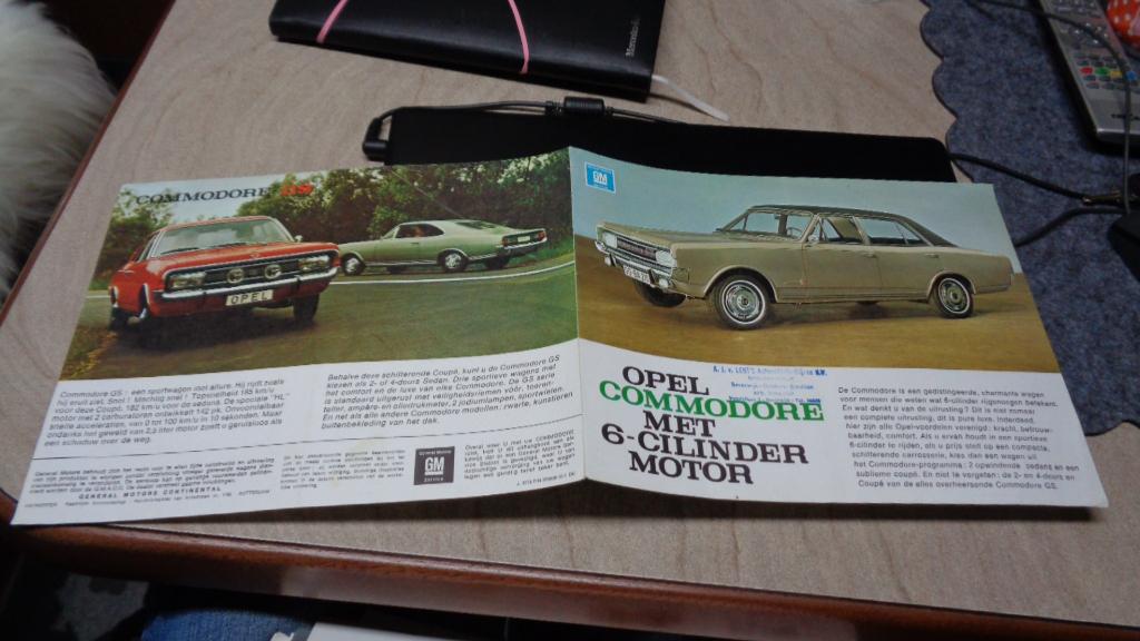 Folder  OPEL COMMODORE met 6 Cil Motor, Boeken, Verzenden, Gelezen, Opel