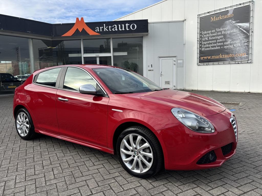 Alfa Romeo Giulietta 1.4 Turbo Turismo Climate Led Cruise St, Gebruikt, 4 cilinders, Leder en Stof, Origineel Nederlands