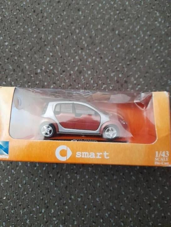 Smart, steenrood / zilver. 1 : 24 modelauto, Ophalen of Verzenden, Nieuw